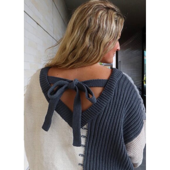 BY THE RIVER Gray + Beige Colorblock Tie-Back Neck Latern Sleeve Sweater NWOT S - Picture 3 of 10